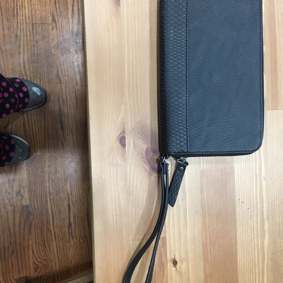 Apt 9 Wristlet - Picture 3 of 4